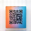 アプリダウンロード用のQRコード。清潔感のあるデザインで、スマートフォンでスキャンしやすいように中央に配置。